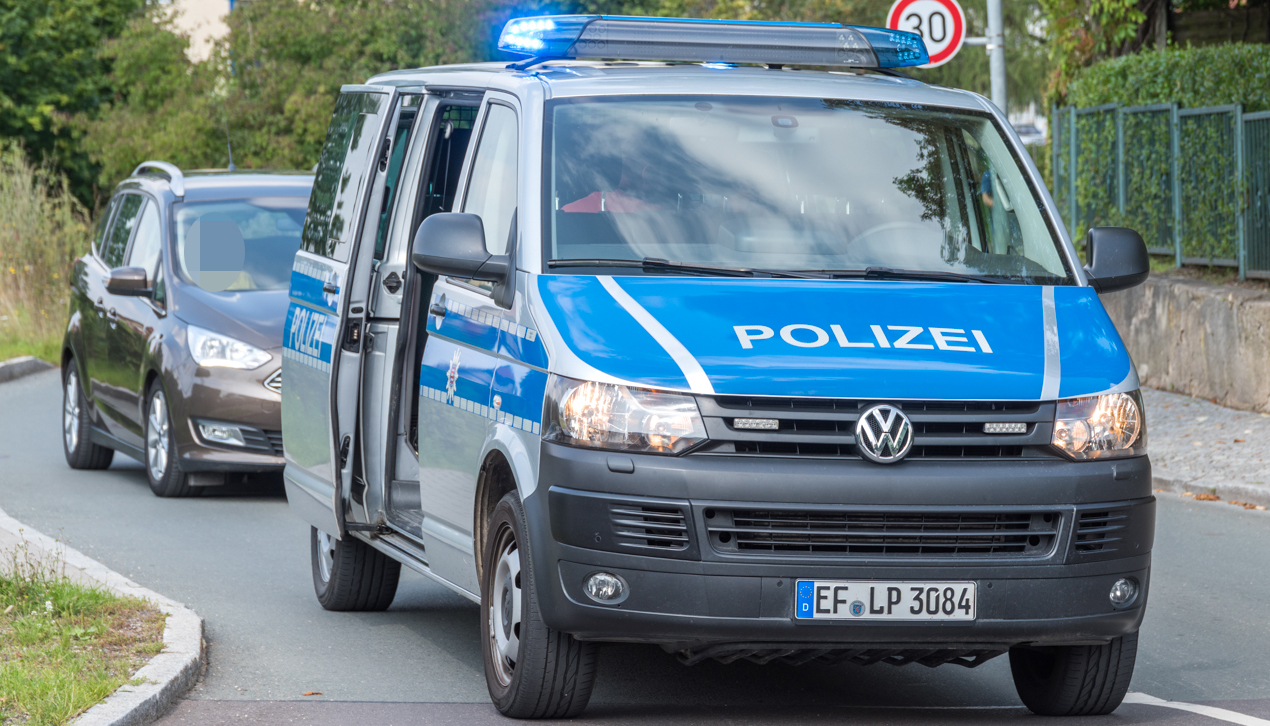 Auto landet in Pößneck im Fahrerin gab an eingeschlafen zu