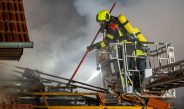 Totalverlust bei Blankenhain: Flammen in Nebengelass erfassen Wohnhaus