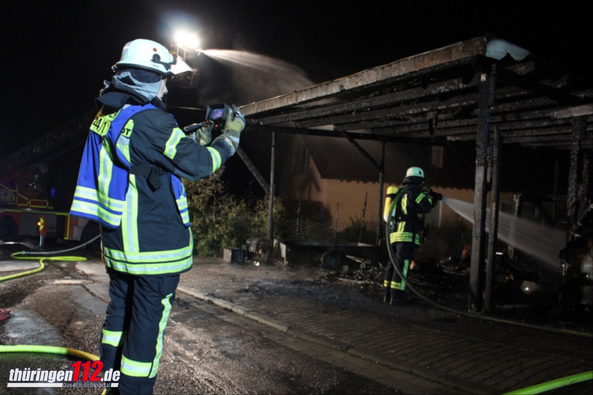 Brand Carport und Fahrzeuge 10