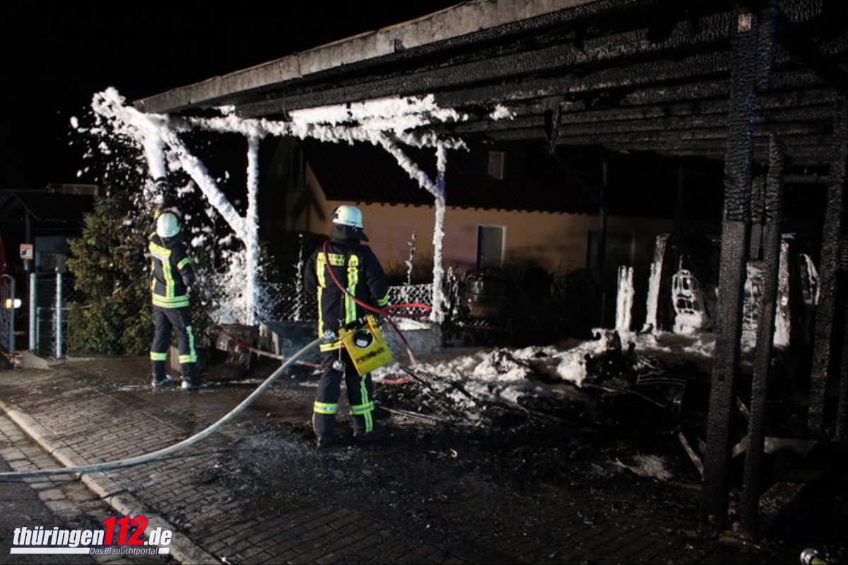 Brand Carport und Fahrzeuge 11