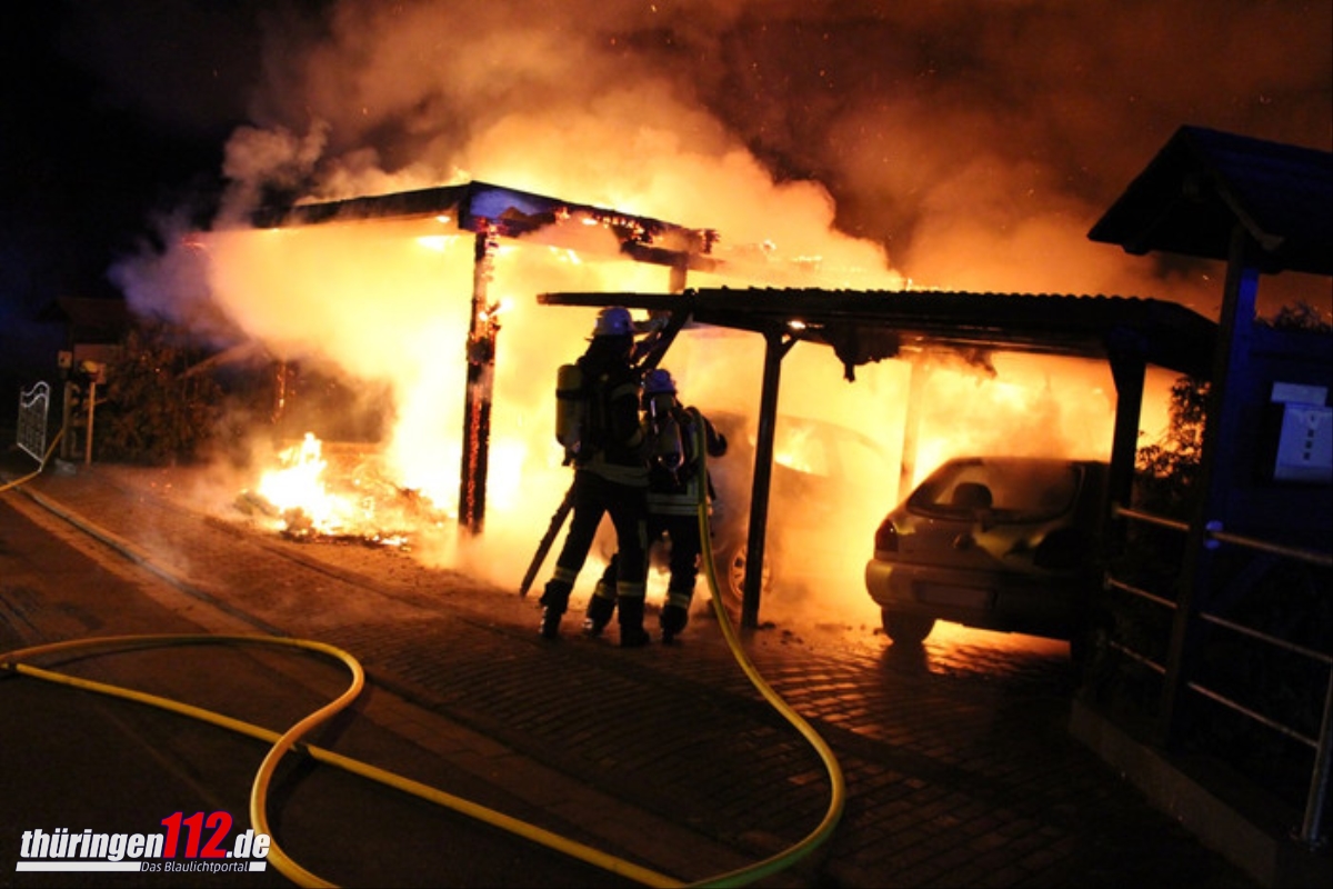 Brand Carport und Fahrzeuge 2