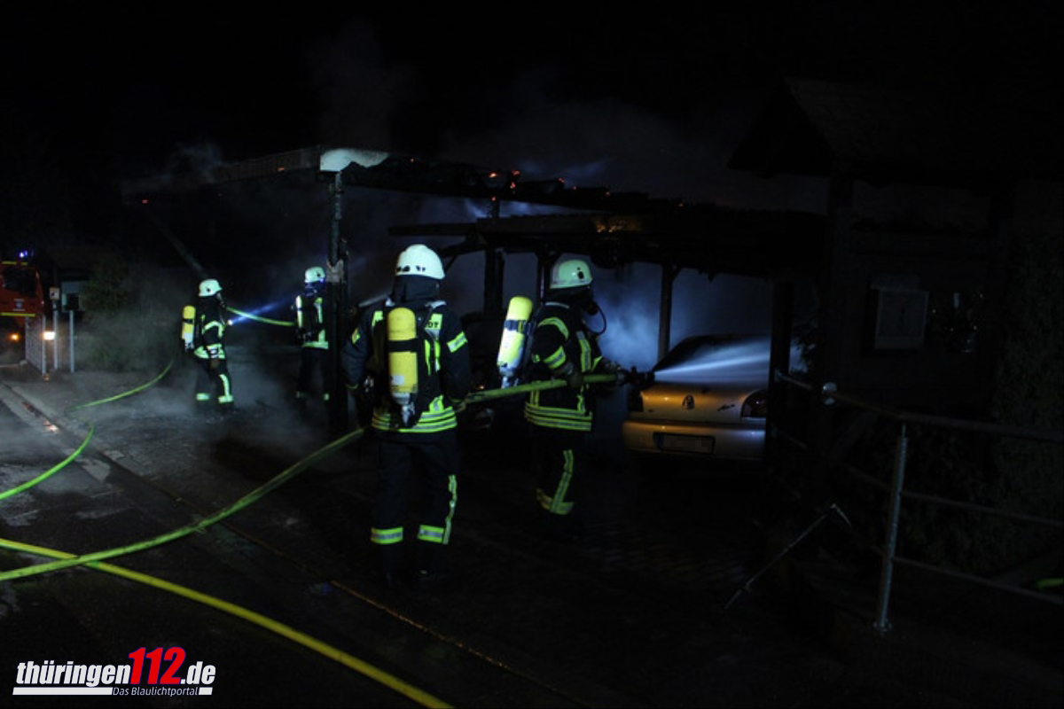 Brand Carport und Fahrzeuge 5