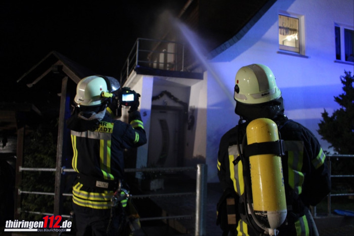 Brand Carport und Fahrzeuge 7